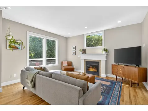 8234 SW 10th Avenue Portland OR 97219