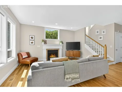8234 SW 10th Avenue Portland OR 97219