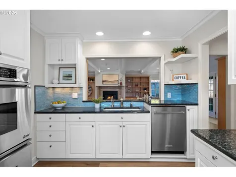 4221 SW 47th Drive Portland OR 97221