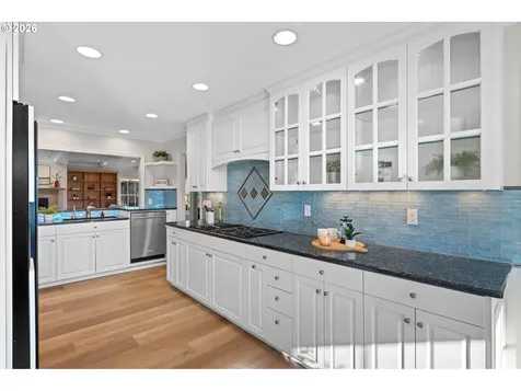 4221 SW 47th Drive Portland OR 97221