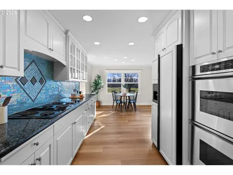 4221 SW 47th Drive Portland OR 97221