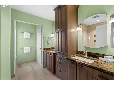 4221 SW 47th Drive Portland OR 97221
