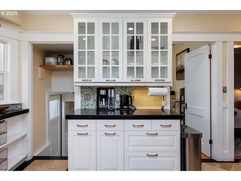 3723 SE Clay Street Portland OR 97214