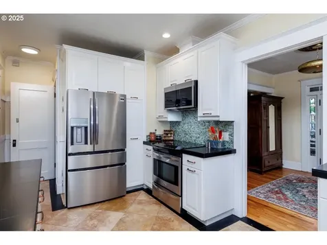 3723 SE Clay Street Portland OR 97214