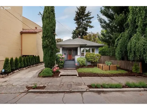3723 SE Clay Street Portland OR 97214