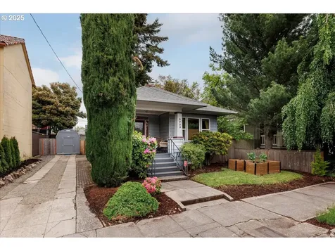 3723 SE Clay Street Portland OR 97214