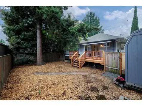 3723 SE Clay Street Portland OR 97214