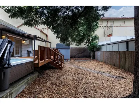 3723 SE Clay Street Portland OR 97214