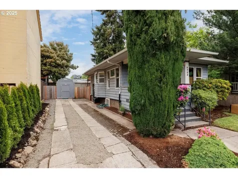 3723 SE Clay Street Portland OR 97214