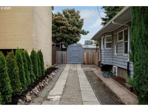 3723 SE Clay Street Portland OR 97214