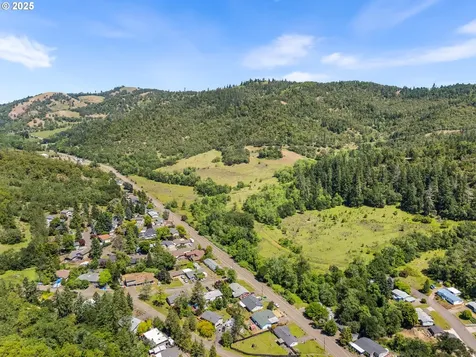 NE Newton Creek Drive Roseburg OR 97470