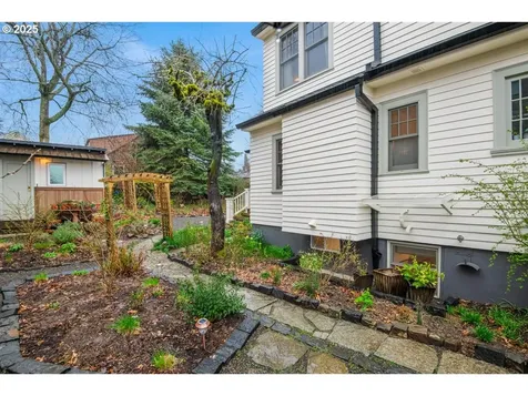7150 SE Alder Street Portland OR 97215
