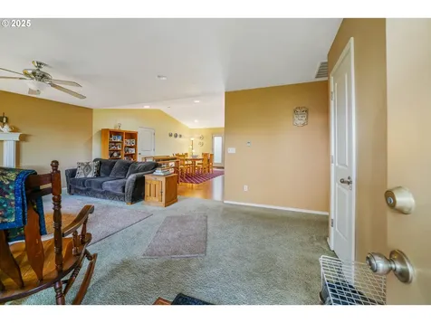 1625 Brown Street Woodburn OR 97071