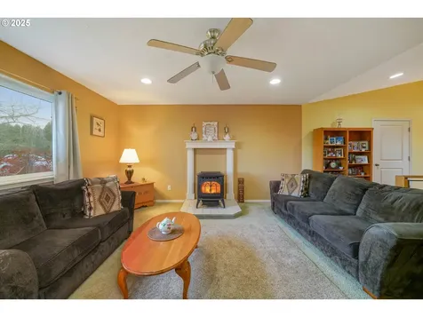 1625 Brown Street Woodburn OR 97071