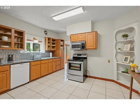 5906 NE Cleveland Avenue Portland OR 97211