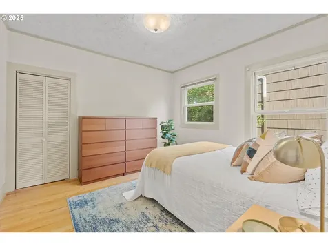 5906 NE Cleveland Avenue Portland OR 97211
