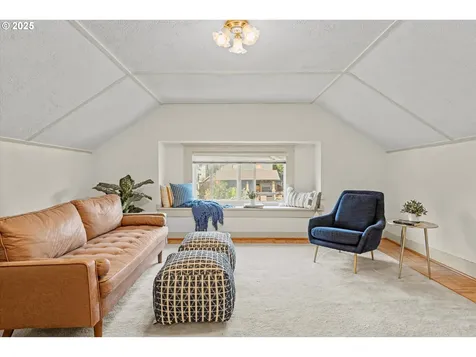 5906 NE Cleveland Avenue Portland OR 97211