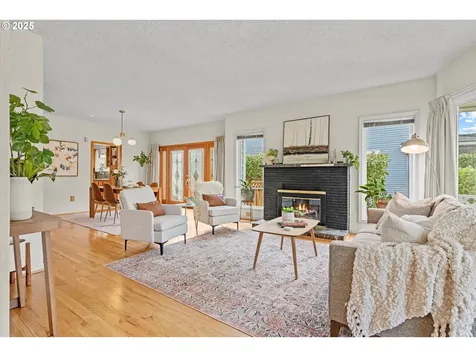 5906 NE Cleveland Avenue Portland OR 97211