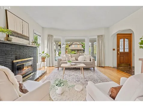 5906 NE Cleveland Avenue Portland OR 97211