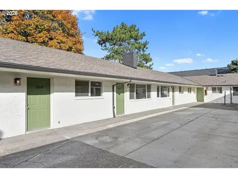 1904 SE 80th Avenue Portland OR 97215