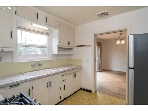 461 W Broccoli Street Roseburg OR 97471