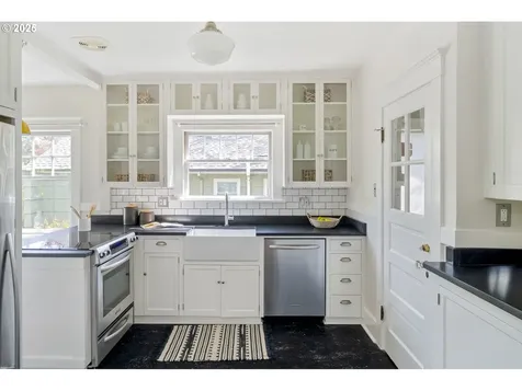 205 SE 32nd Avenue Portland OR 97214