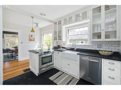 205 SE 32nd Avenue Portland OR 97214