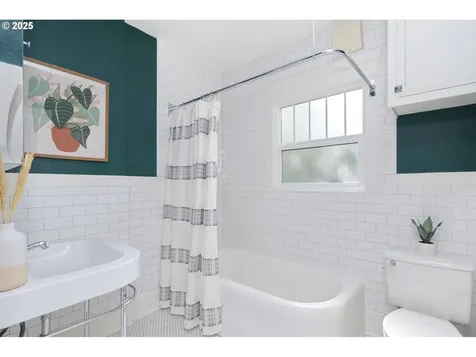 205 SE 32nd Avenue Portland OR 97214