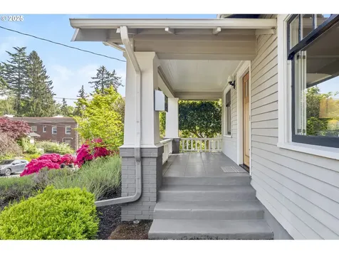 205 SE 32nd Avenue Portland OR 97214
