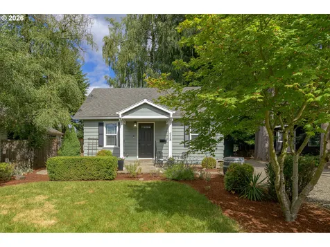 928 SE Davis Street Mcminnville OR 97128