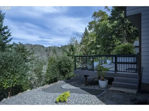 1252 Southridge Way Roseburg OR 97470