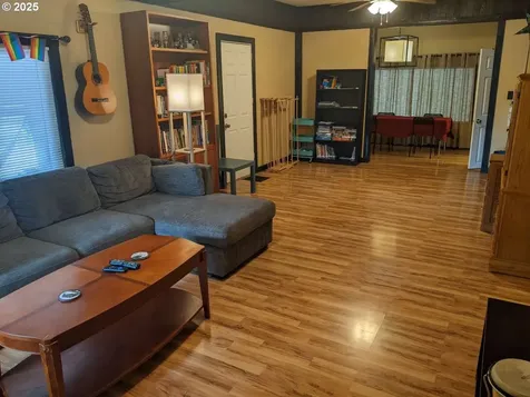 7819 SE Duke Street Portland OR 97206