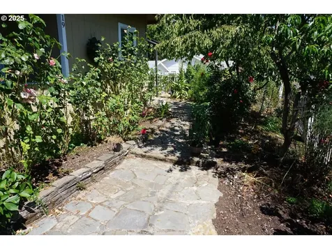 7819 SE Duke Street Portland OR 97206