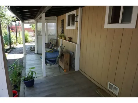 7819 SE Duke Street Portland OR 97206