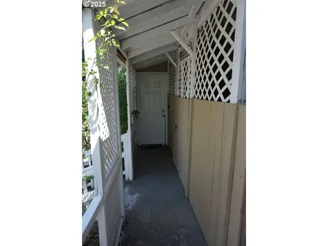 7819 SE Duke Street Portland OR 97206