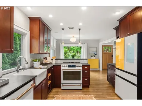 1845 SE Reedway Street Portland OR 97202