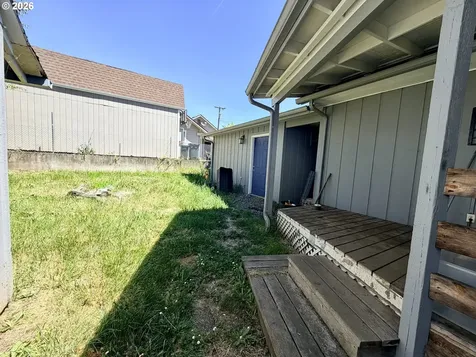 1688 NW Eden Street Roseburg OR 97470