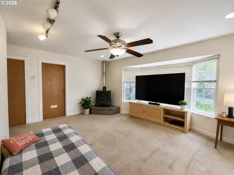 1688 NW Eden Street Roseburg OR 97470