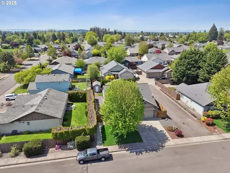 114 10th Street Jefferson OR 97352