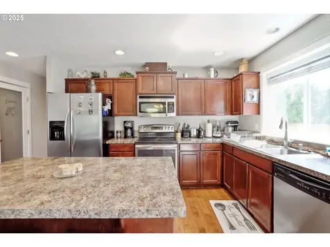 114 10th Street Jefferson OR 97352