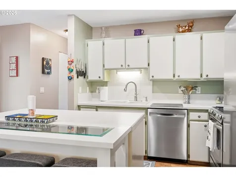 490 N Hayden Island Drive Portland OR 97217