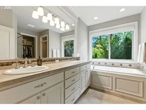 15644 Fieldstone Drive Lake Oswego OR 97035
