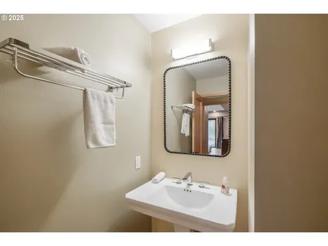 6560 NW Vineyard Drive Corvallis OR 97330