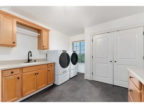 6145 SW Sweetbriar Court Portland OR 97221