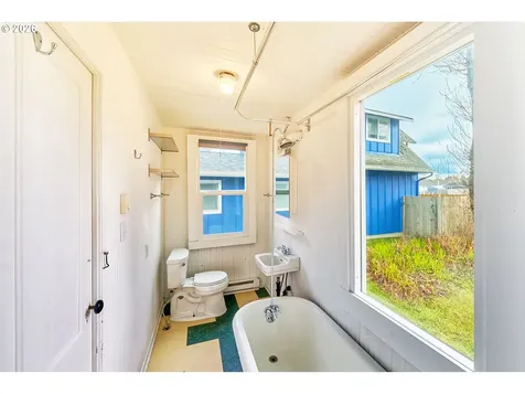 4302 L Place Seaview WA 98644
