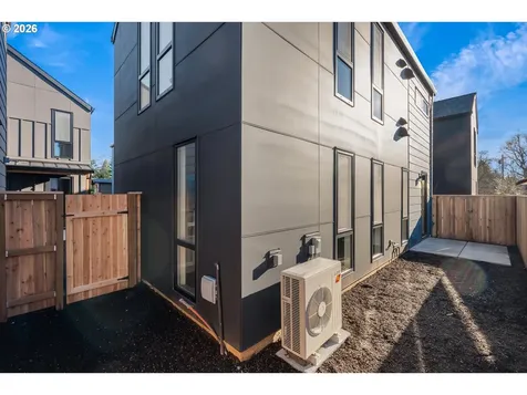 5488 SE Boise Street Portland OR 97206