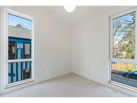 5488 SE Boise Street Portland OR 97206
