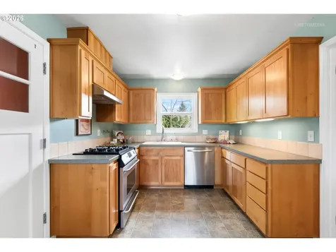 874 NE Birchwood Drive Hillsboro OR 97124