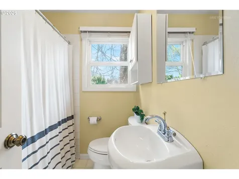 874 NE Birchwood Drive Hillsboro OR 97124