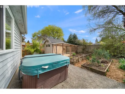 874 NE Birchwood Drive Hillsboro OR 97124